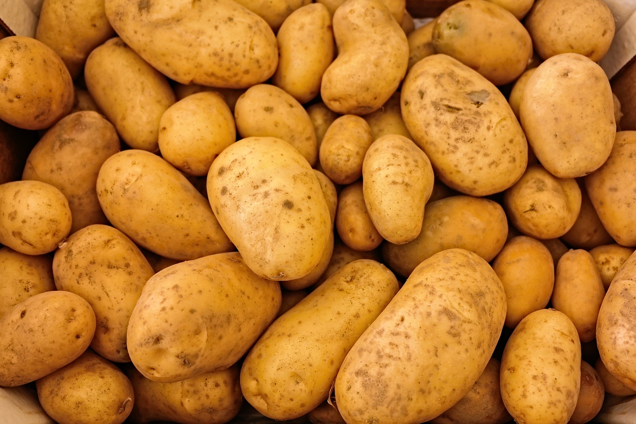 potatoes 411975 1280